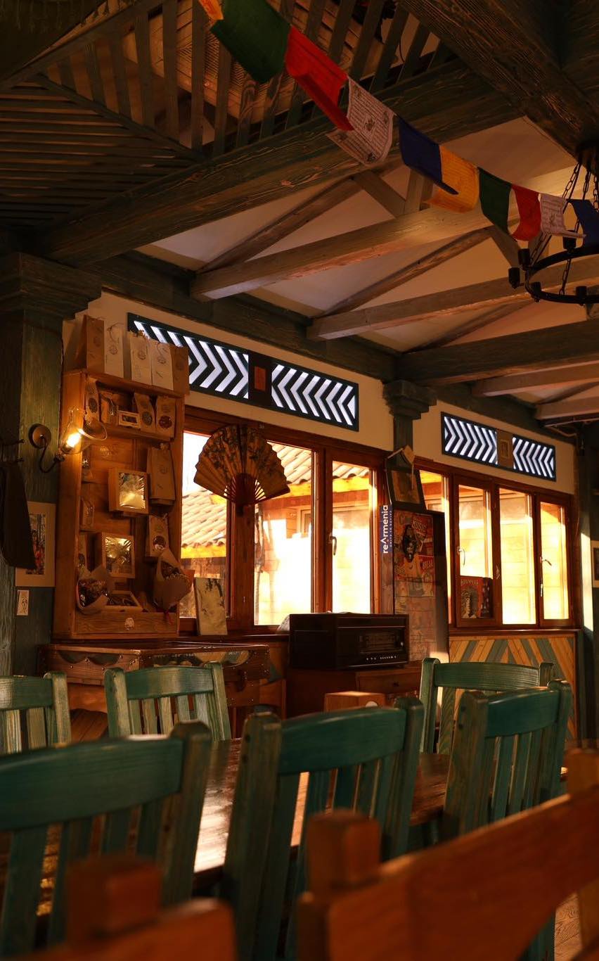 Фото 2: Bardak Gastro Pub, Khanjyan 8/1 floor 2, из каталога MIMO