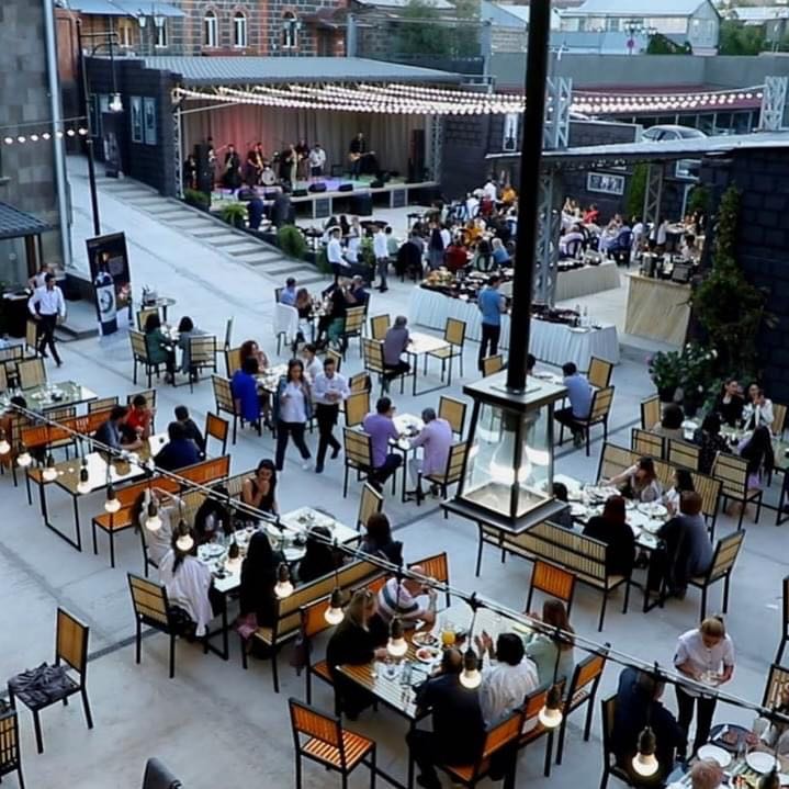 Фото 1: Gyumri Express restaurant, Gyumri, Hovhannes Shiraz 25, из каталога MIMO